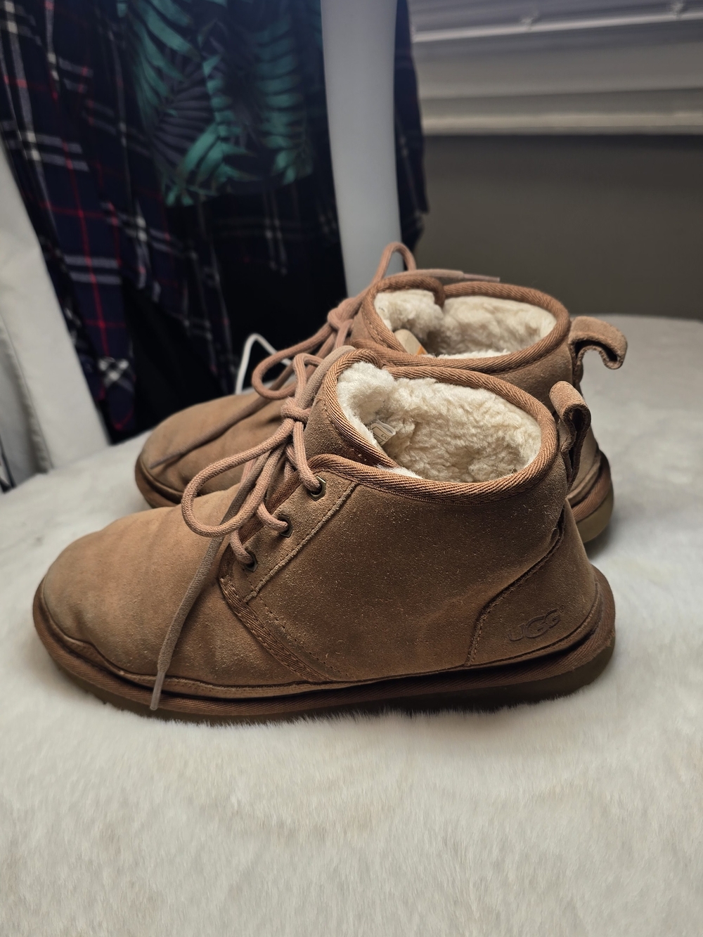 UGG Kids Chestnut Lace-Up Shearling-Lined Boots